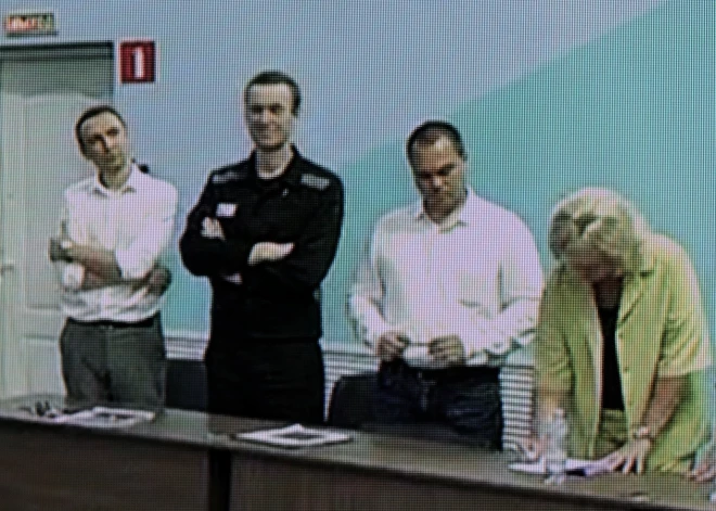 Krievija teju gadu tur gūstā trīs Navaļnija bijušos advokātus