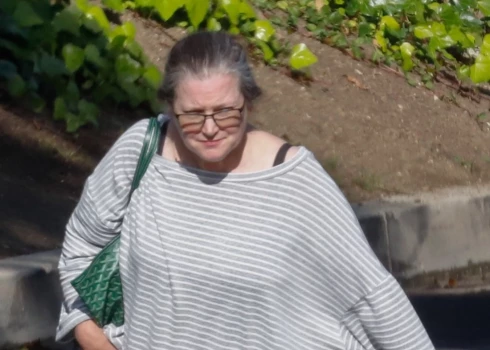 Невероятно, но это звезда 90-х Бриджит Фонда.