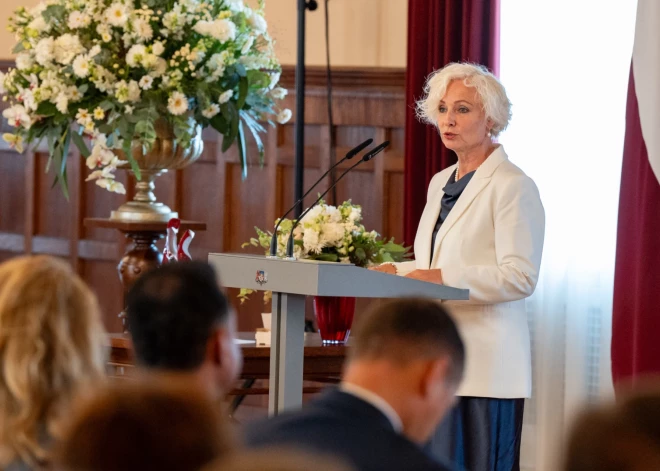 Saeimas priekšsēdētāja: nav lielāka goda, kā ar ikdienas darbu kalpot savai tautai