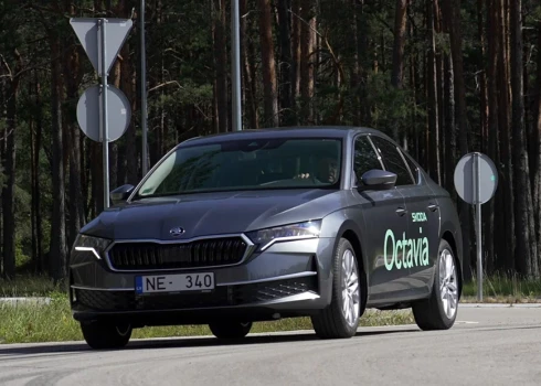 Par divzonu klimata iekārtu un dzesējamu bezvadu lādētāju Octavia vairs nav jāpiemaksā - tāpat kā par skārienjutīgu ekrānu.