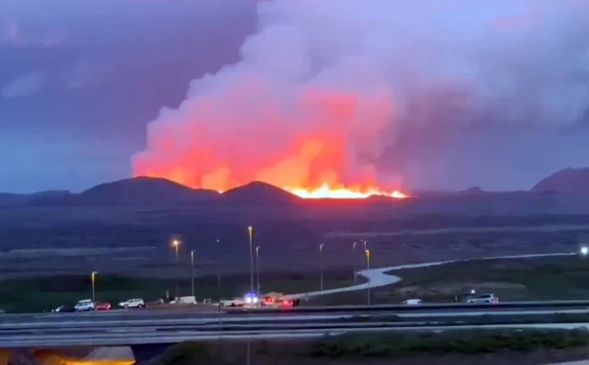 Vulkāna plaisas garums, no kura izplūst magma, ir sasniedzis vairāk nekā 4 kilometrus un turpina augt.