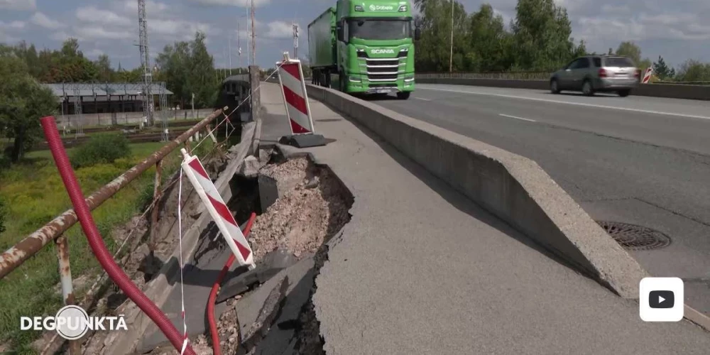  В Елгавской думе говорят, что мост будет отремонтирован, но всему свое время.