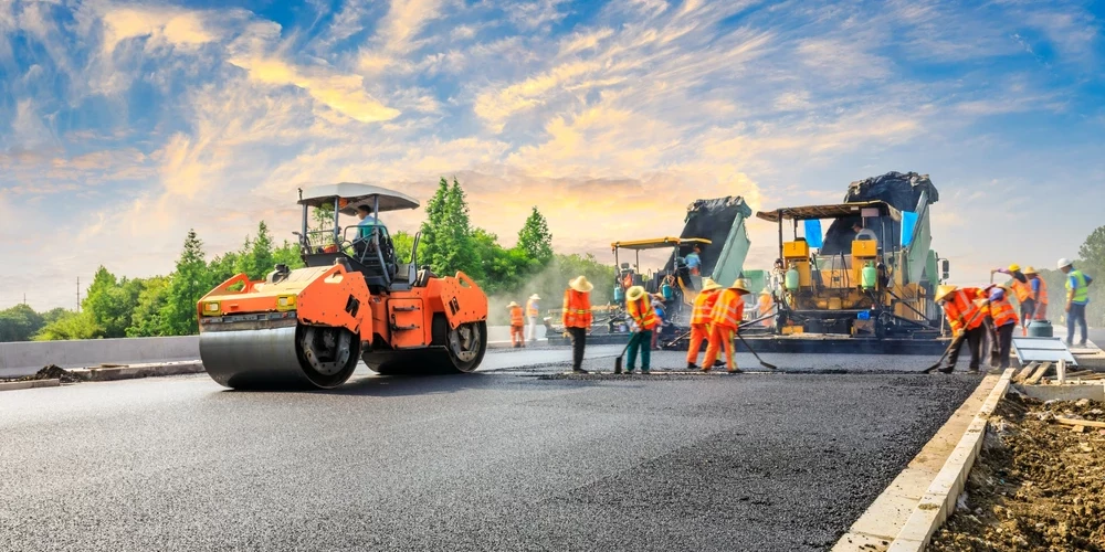 В прошлом большой акцент делался на летнее трудоустройство студентов, но в настоящее время наблюдается растущая тенденция к тому, что сезонная работа становится долгосрочным решением для различных групп общества. 