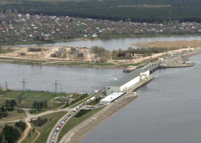 В ночь на вторник движение по мосту Рижской ГЭС будет закрыто