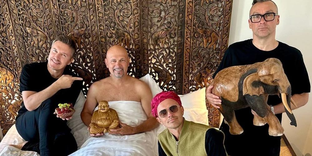 "Mūsu viedais, asprātīgais un virtuozais draugs ir jaunas ēras sākumā!" Jāni sveic biedri.