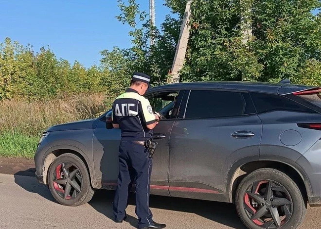 Bēdziet lēnāk! Kurskas apgabala ceļu policija uzliek sodus "brīvprātīgajiem" par pārāk ātru bēgšanu no ukraiņu droniem