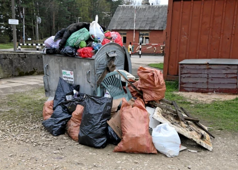 Šķirojot atkritumus, iedzīvotājiem ir iespēja pat samazināt atkritumu apsaimniekošanas izmaksas. 