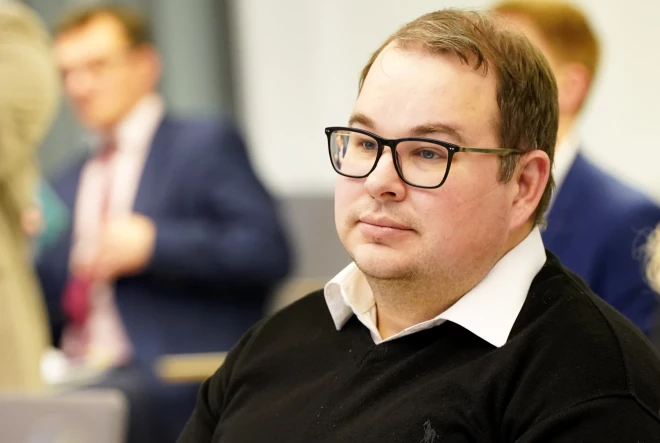 Saeimas deputāts Edgars Putra: „Ir dzirdēts par diviem ministru krēsliem, kuri ļodzās. Viens no tiem ir Arvila Ašeradena krēsls.”