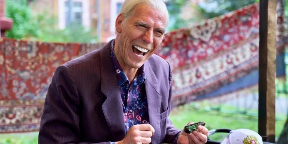 Дмитрий Дюжев в роли Джо Байдена.