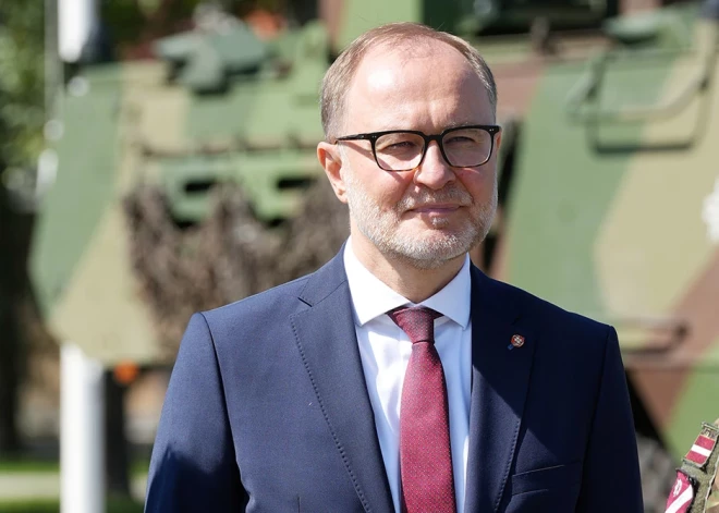 Andris Sprūds norādīja, ka Latvija līdz 2026. gadam katru gadu apņēmusies nodrošināt Ukrainai militāro atbalstu 0,25% apmērā no IKP.