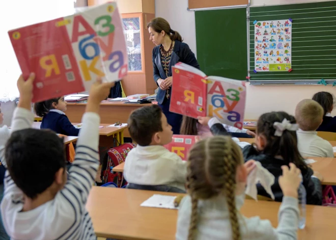 Aizvien vairāk skolu pāries uz mācībām tikai latviešu valodā