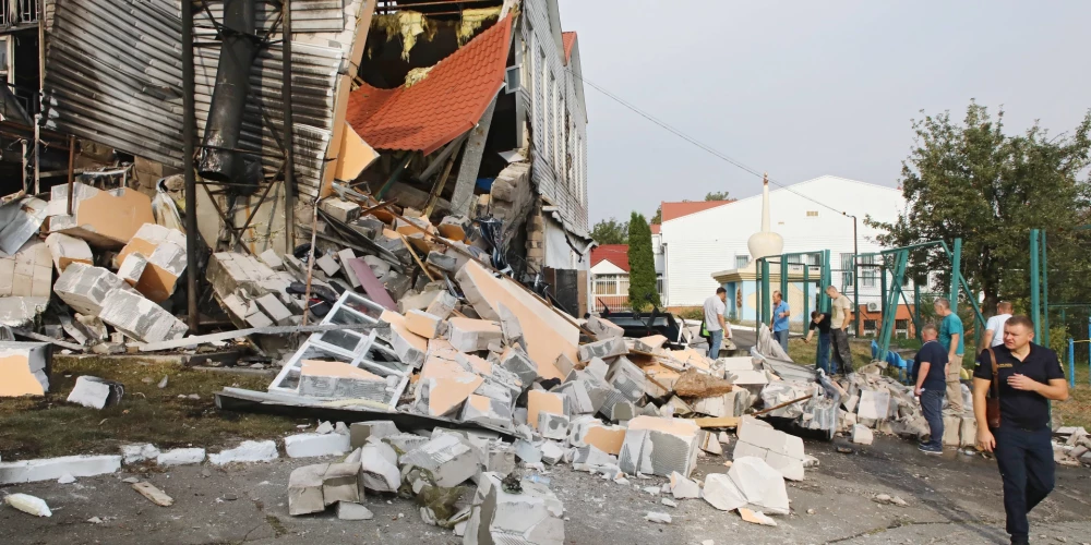 Iznīcinātā liceja ēka Kijevā, Ukrainā.