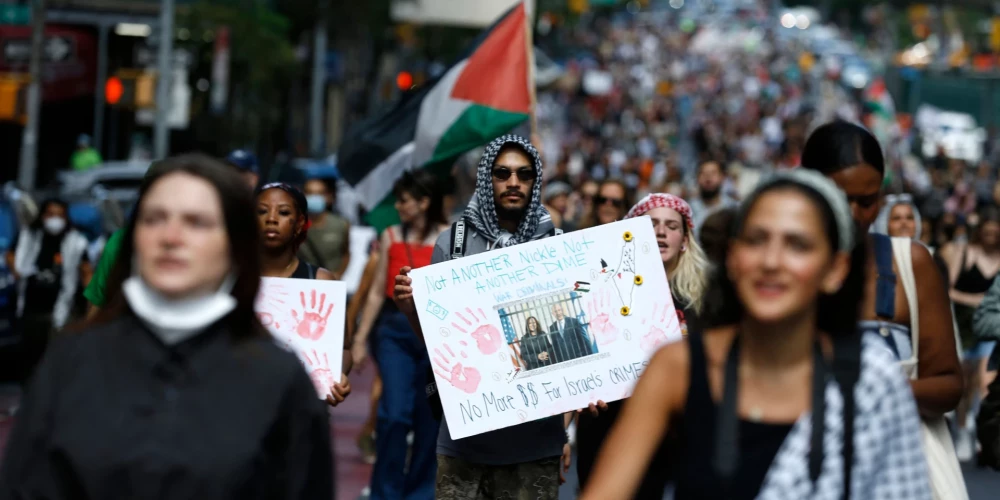 Tikmēr Rietumos turpinās masu demonstrācijas palestīniešu atbalstam, kurās neviens pat neiepīkstas par "Hamas" teroristu sagrābto ķīlnieku atbrīvošanu un nenosoda "Hamas" iebrukumu Izraēlā, kas aizsāka pašreizējo asinspirti Gazā.