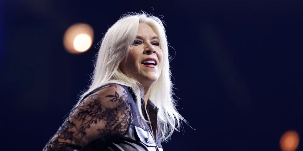 Samanta Foksa koncertā 2024. gada martā.