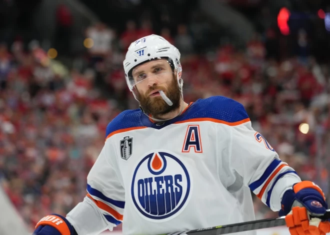 NHL komanda "Oilers" paraksta ienesīgāko līgumu līgas vēsturē