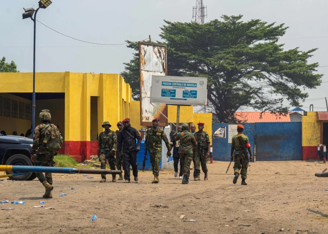 Kongo DR cietuma dumpī bojā gājuši vismaz 129 cilvēki, daudzi sabradāti pūlī