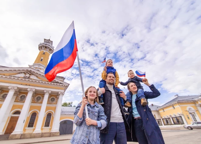 Политолог: чтобы "вылечить" ощущение превосходства русского народа в мире, надо, чтобы Россия распалась