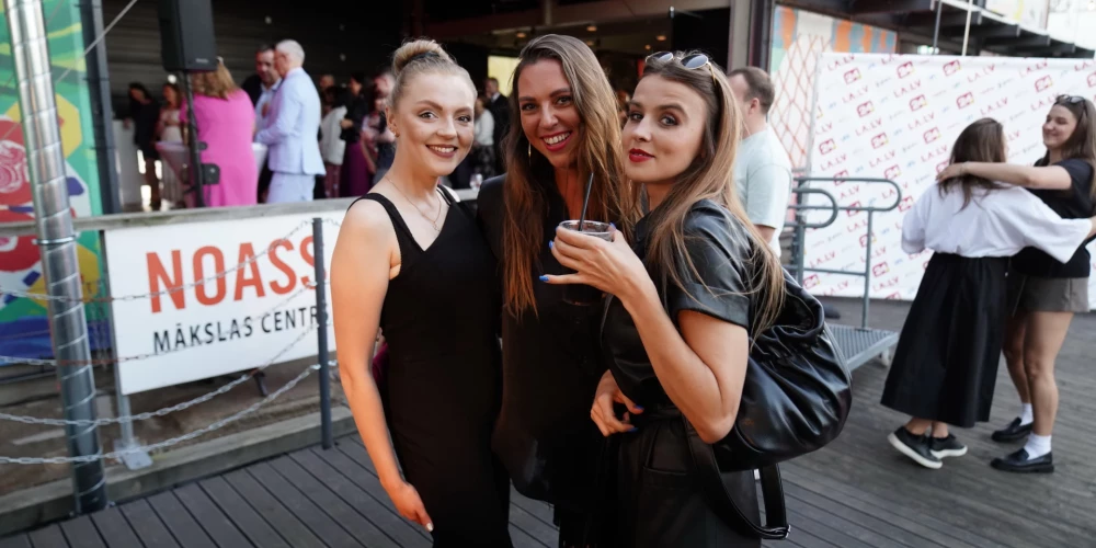 "Rīga TV24" 10 gadu jubilejas svinības peldošajā mākslas centrā "Noass" (foto: Mārtiņš Ziders)