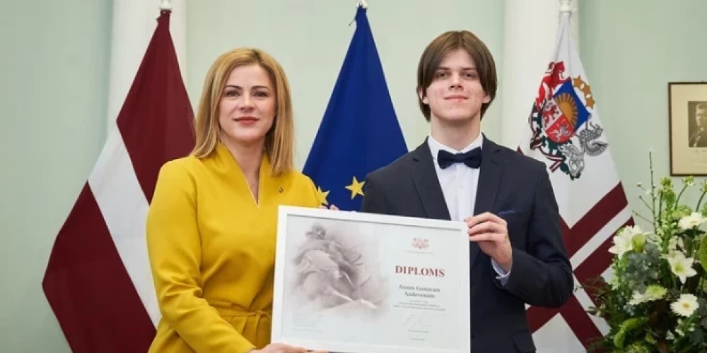 В прошлом году юноша получил награды Кабинета министров за высокие достижения на олимпиадах.