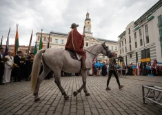 Šogad zinību diena Latvijā ieskandināta visdažādākajos veidos. Neizpalika arī tradicionālais Latvijas Universitātes studentu pasākums Rīgā - "Aristotelis".