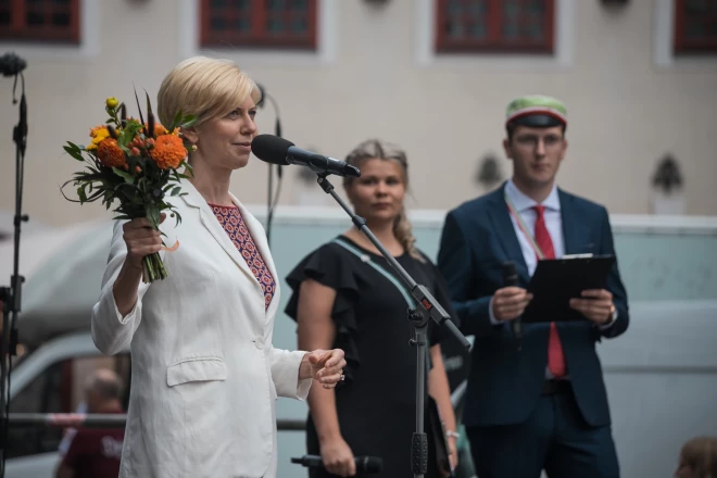 Studentus pasākumā uzrunāja arī Izglītības un zinātnes ministre Anda Čakša.