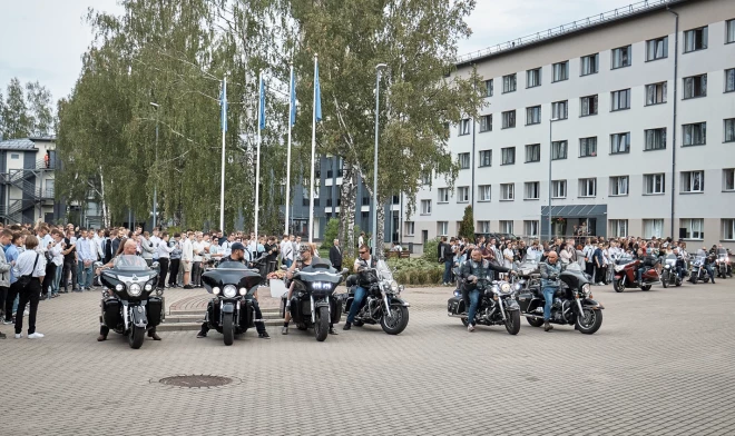 Latgales Industriālajā tehnikumā mācību laiku šogad ieskandināja pasākums ar moto kluba “Old School” piedalīšanos.