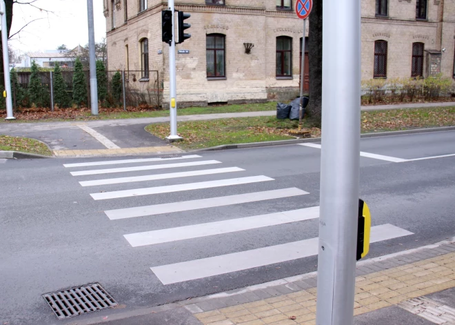 Rīgā turpina ieviest satiksmes izmaiņas ielu uzturēšanas darbu nodrošināšanai