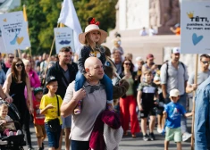 Tēva dienas tradicionālais gājiens ar saukli “Lepns, ka esmu tētis!”.