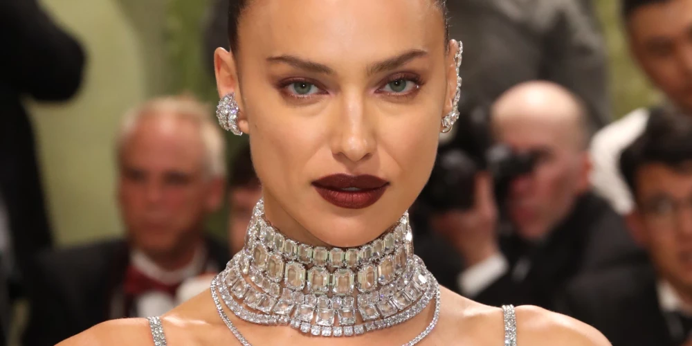 Irina Šaika prestižajā "Met Gala" ballē Ņujorkā šā gada maijā.