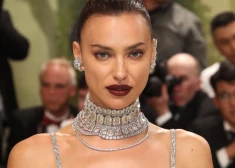 Irina Šaika prestižajā "Met Gala" ballē Ņujorkā šā gada maijā.