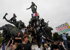 Francijā notiek plaši protesti pret Makrona varu un Barnjē iecelšanu premjera amatā