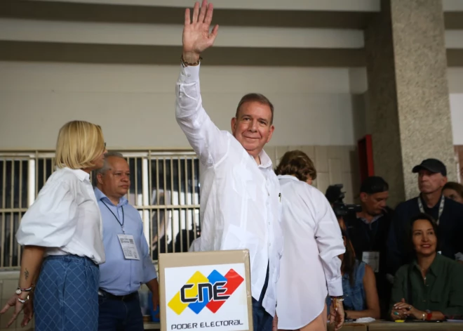 Venecuēlas opozīcijas prezidenta kandidāts pēc politiskā patvēruma saņemšanas pamet Venecuēlu