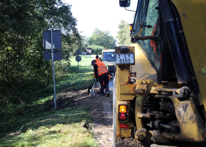 Autovadītājiem jārēķinās ar būvdarbiem 54 valsts ceļu posmos