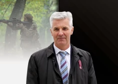Proporcionāli Latvijas armijā sievietes netrūkst, viņu īpatsvars mūsu armijā ir viens no augstākajiem NATO dalībvalstīs, norāda Artis Pabriks.