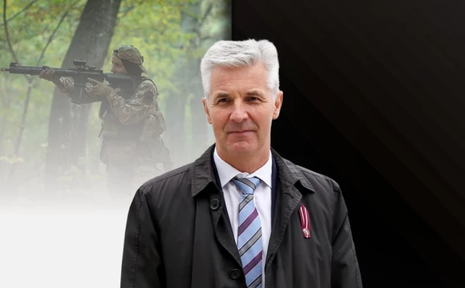 Proporcionāli Latvijas armijā sievietes netrūkst, viņu īpatsvars mūsu armijā ir viens no augstākajiem NATO dalībvalstīs, norāda Artis Pabriks.