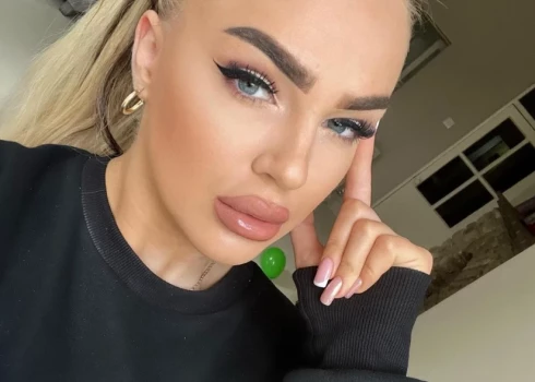 Dziedātāja Adriāna Miglāne.