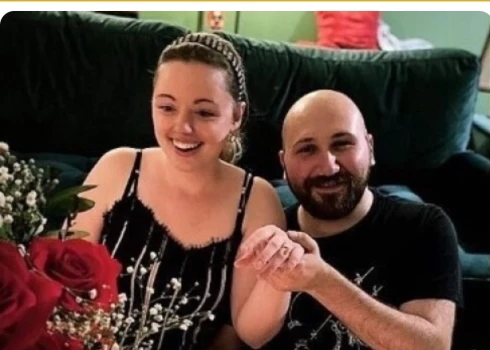 2020. gada vasarā armēnis Maikls Alojans Losandželosā bildināja Moniku Pedersenu. Monika teica jāvārdu un soctīklos parādīja saderināšanās gredzenu.