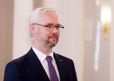 Latvijas vēstnieks pastāvīgajā pārstāvniecībā ANO, EDSO un citās starptautiskajās organizācijās Vīnē Raimonds Oškalns. 