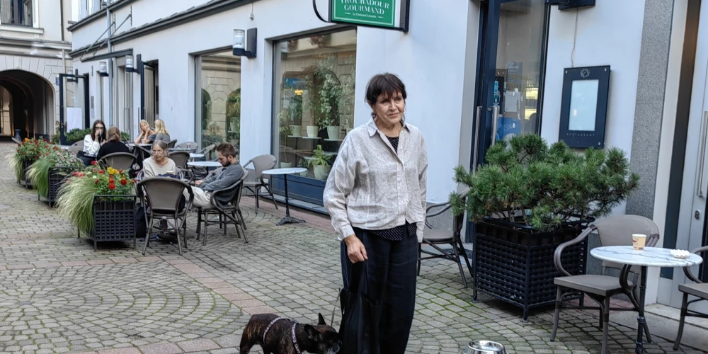 Velta Puriņa labprāt izpalīdz meitai Ivetai, prombūtnes laikā uzņemoties rūpes par viņas astoņgadīgo suni Čeisu.