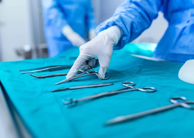 Ārsti kādam vīrietim Floridā liesas vietā operācijas laikā izņem aknas, izraisot tūlītēju nāvi