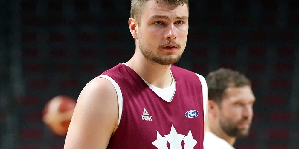 Aizvadītajā sezonā Krišs Helmanis pārstāvēja Vācijas bundeslīgas klubu Tībingenes "Tigers".