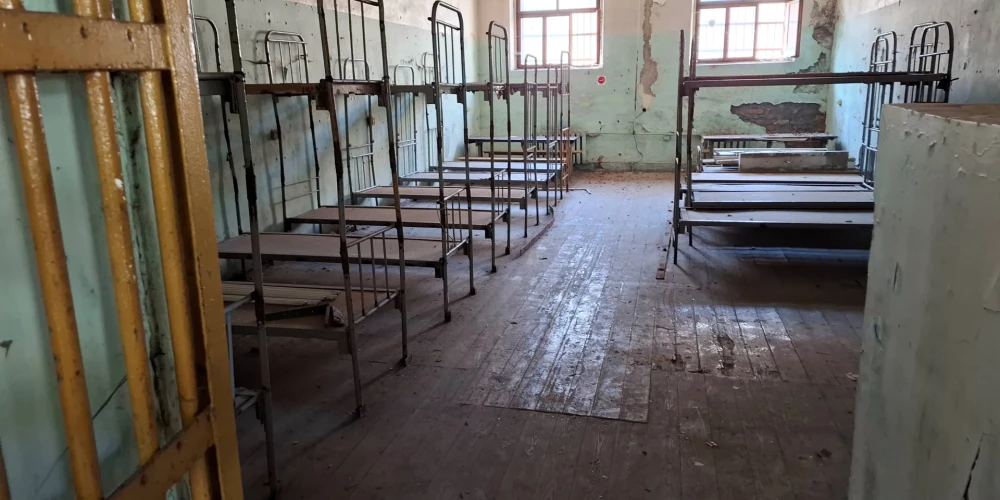 Brasas cietuma kameras, kuras daudziem arestantiem kļuva par “pieraksta vietu” pat uz vairākiem gadiem.