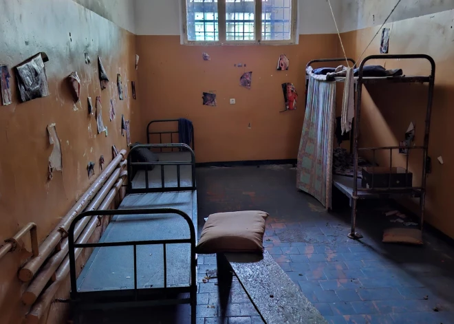 За стенами тюрьмы Браса, которую покинули как заключенные, так и тюремные охранники уже более пяти лет – в мае 2019 года.