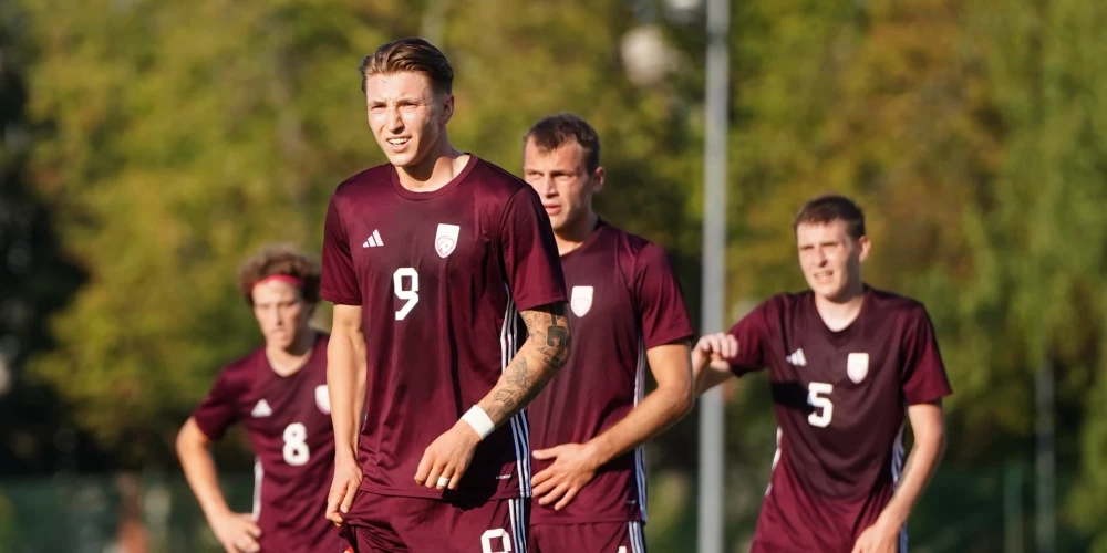 Latvijas U-21 futbola izlase uz Īrijas futbola mārketinga nodaļas absolūto neprofesionalitāti reaģēja lieliskā veidā - tiekot pie punktiem futbola laukumā. (bildē Dario Šits spēlē pret Norvēģiju).