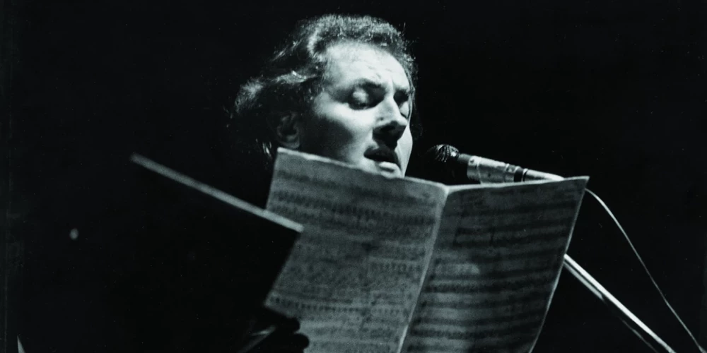 1991. gadā dziedot rokoperā Šahs mūzikas un mākslas festivālā Bildes.