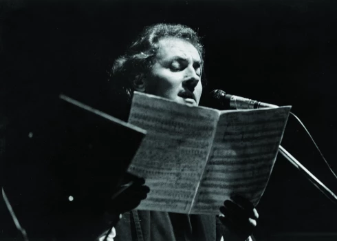 1991. gadā dziedot rokoperā Šahs mūzikas un mākslas festivālā Bildes.