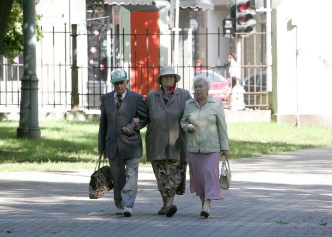 Dienas laikā savāc vairāk nekā 10 000 parakstu par pensiju otrā līmeņa uzkrājumu nesamazināšanu