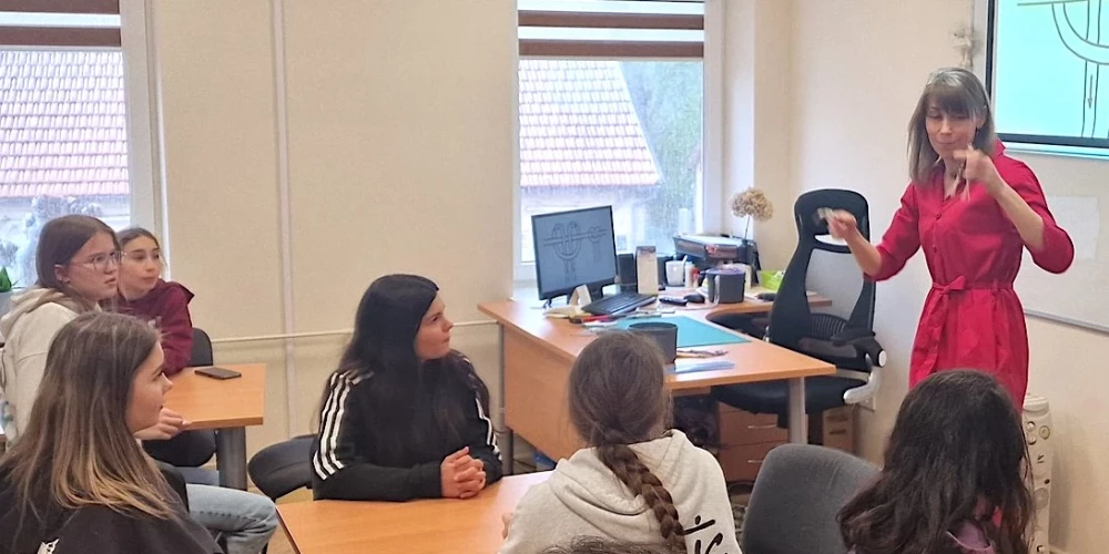 Pamatskolas direktore norāda, ka skolēni šobrīd daudz vairāk nodevušies mācību procesam.