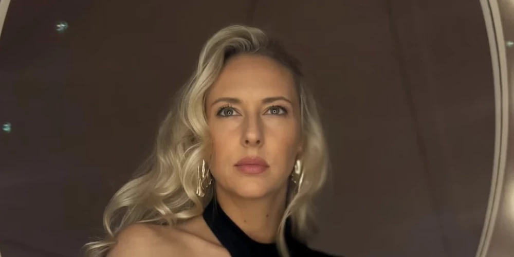 Sievietei ar apsūdzēto bija divi kopīgi bērni.