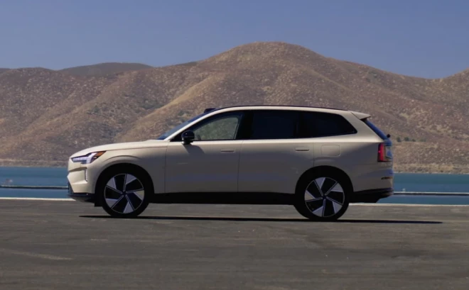 Pateicoties superbieziem sānstikliem, "Volvo EX90" ir viens no klusākajiem elektromobiļiem, ar kādu gadījies braukt.